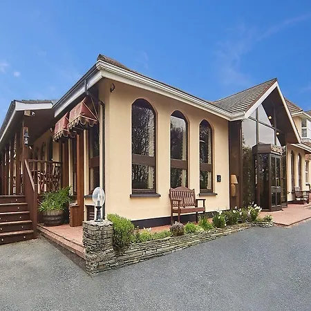 Cedar & Restaurant 4*