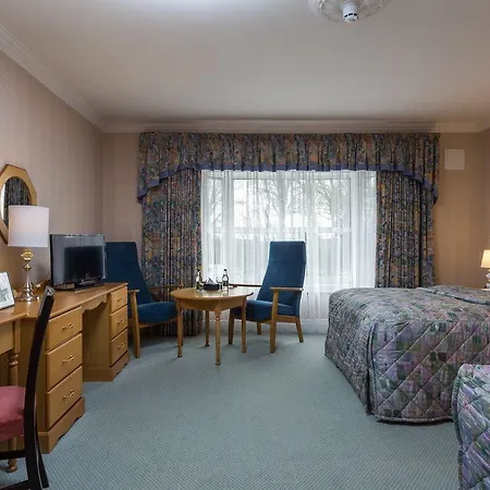 Cedar & Restaurant 4* Newbawn