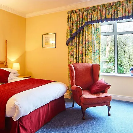 Cedar & Restaurant Hotel Newbawn