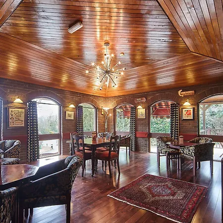 Cedar & Restaurant 4*