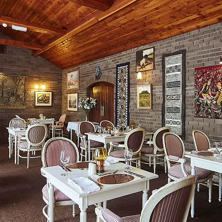 Cedar & Restaurant Hotel