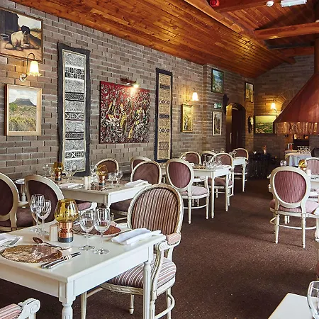 Cedar & Restaurant Szálloda