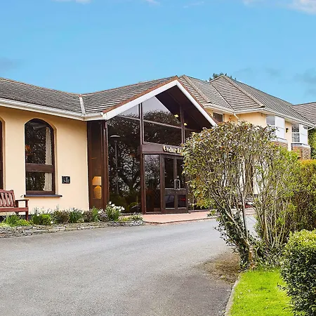 Cedar & Restaurant Hotel Newbawn