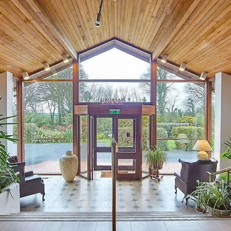 Cedar & Restaurant Hotel Newbawn