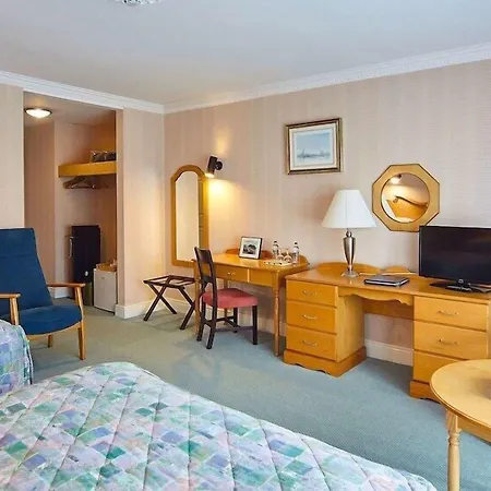 Cedar & Restaurant 4*