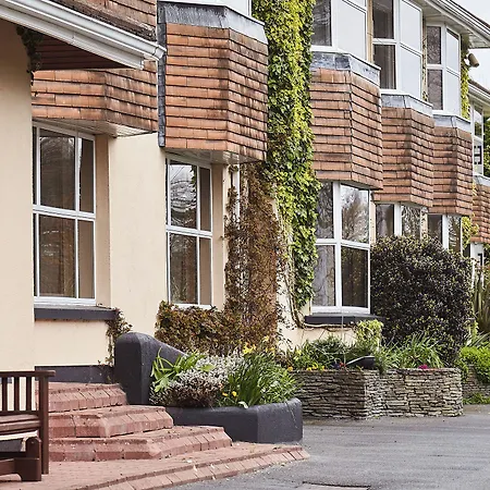 Cedar & Restaurant Hotel Newbawn