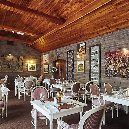 Cedar & Restaurant Newbawn