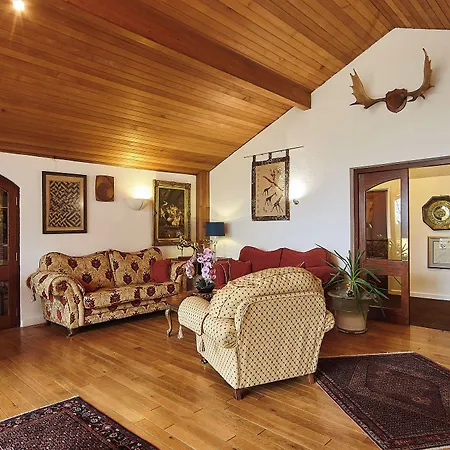 Cedar & Restaurant Szálloda