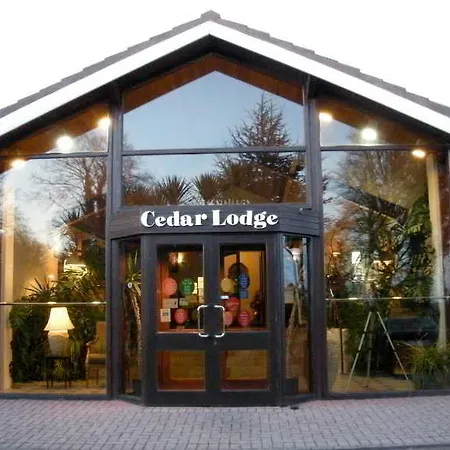 Cedar & Restaurant 4* Newbawn