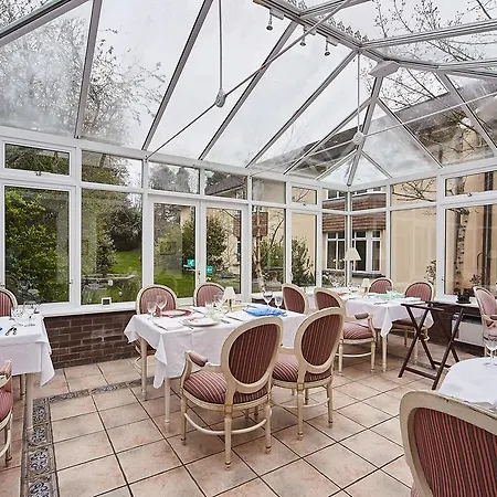 Cedar & Restaurant Hotel