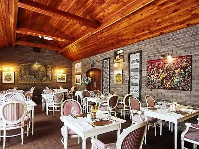 Cedar & Restaurant Szálloda