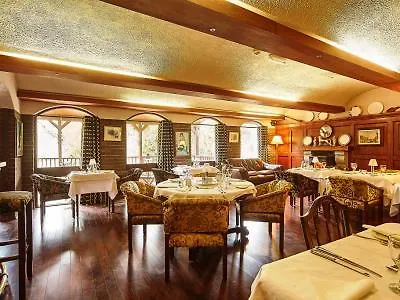 Cedar & Restaurant Szálloda