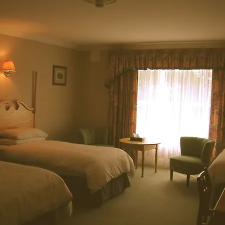 Cedar & Restaurant Hotel Newbawn