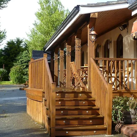 Cedar & Restaurant Hotel 4*