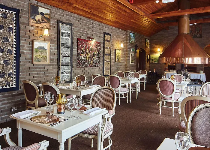 Cedar & Restaurant 호텔