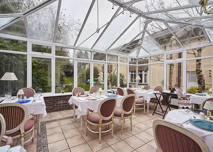 Cedar & Restaurant 호텔