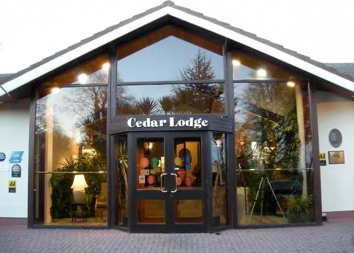 Cedar & Restaurant 4* Newbawn