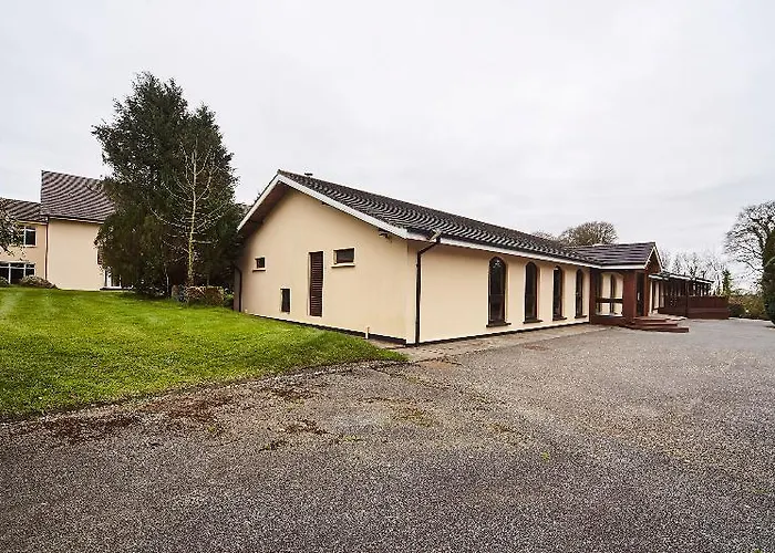 Cedar & Restaurant 4*